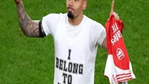 苏翊鸣错失奖牌落泪，教练九派就失误回应细节